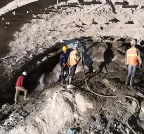 乌海拱顶带模注浆料的施工流程及注意事项